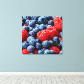 Blauwe bessen en frambozen canvas afdruk (Insitu (Houten vloer))