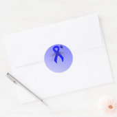 Blauwe bewustmakingslint met vlinder ronde sticker (Envelop)