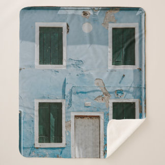 BLAUWE BLAUWE CONCRETE BOUW MET 2 VERHAAL SHERPA DEKEN