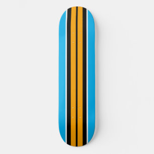Blauwe blauwe hemel met blauwe rode kool racestrep skateboard