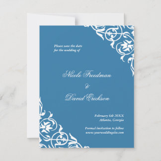 Blauwe bloeiende lelijke scrollbruiloft met behoud save the date