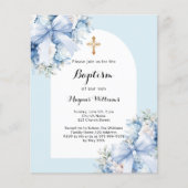 Blauwe bloemen boog kruis jongen doop uitnodiging (Voorkant)