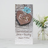 Blauwe bloemen en hart op het programma voor de br (Staand voorkant)