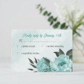 blauwe bloemen groene bruiloft RSVP kaartje (Staand voorkant)