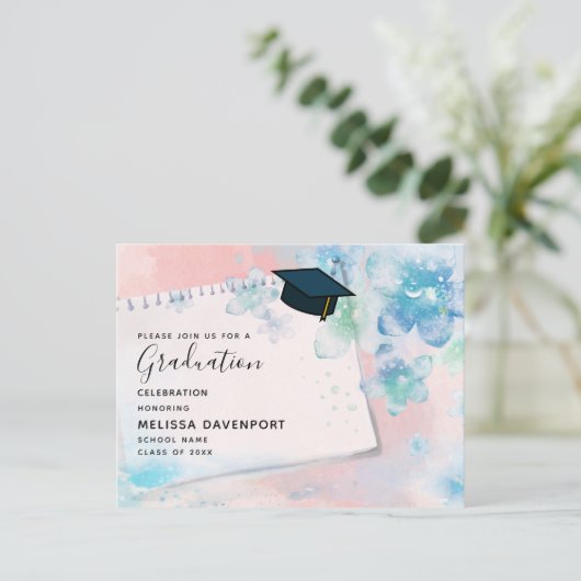  Blauwe Bloemen op Roze Achtergrond Afstuderen Uitnodiging Briefkaart (Staand voorkant)