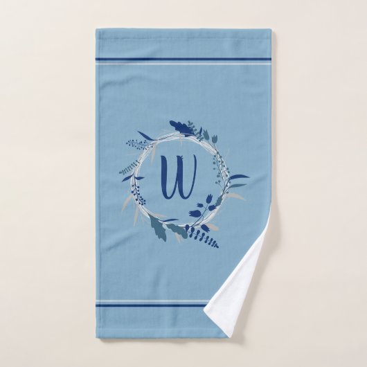 Blauwe Bloemenkrans Custom Monogram Stripes Bad Handdoek (Handdoek)