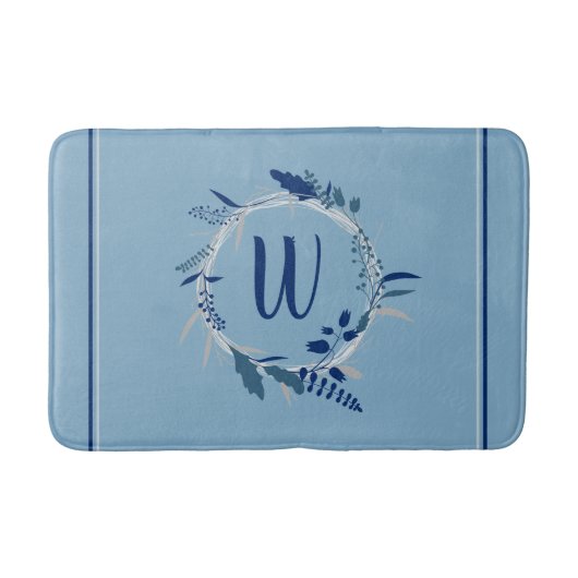 Blauwe Bloemenkrans Custom Monogram Stripes Badmat (Voorkant)