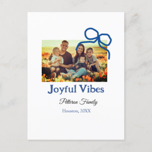 Blauwe boog vreugdevolle Vibes voeg familienaam fo Briefkaart