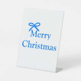 Blauwe boog vrolijk kerstcadeau's eenvoudig modern reclamebord met voetstuk