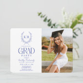 Blauwe Botanische Crest Monogram Afstuderen Foto Kaart (Staand voorkant)