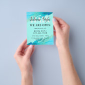 Blauwe cyaan marmeren haarstylist flyer (Hand)