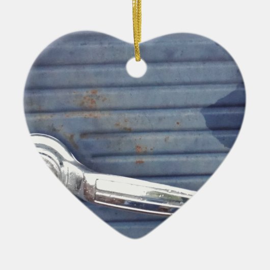 blauwe deur, zilverhandje keramisch ornament (Voorkant)