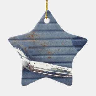 blauwe deur, zilverhandje keramisch ornament