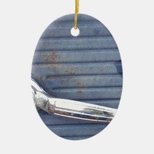 blauwe deur, zilverhandje keramisch ornament