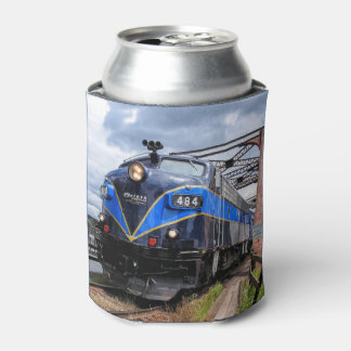 Blauwe dieselmotor locomotief op Bridge Railfan Ca Blikjeskoeler