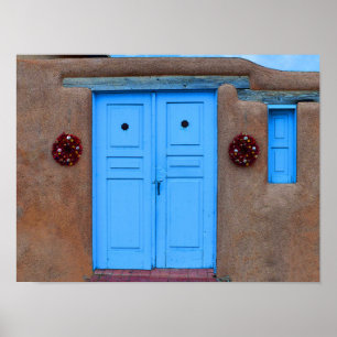 Blauwe Doors en Rista Wreaten op Taos Adobe Poster