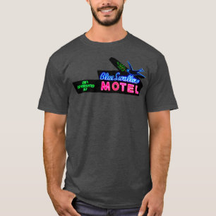 Blauwe doorslikte Motel Neon Sign Route 66 T-shirt