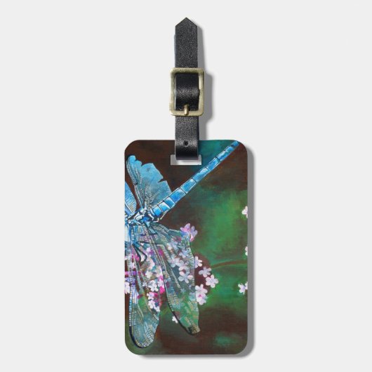 Blauwe dragonfly die op wilde knoflook rust bagagelabel (Voorkant verticaal)