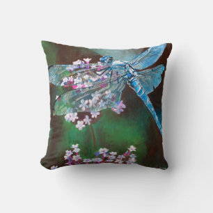 Blauwe dragonfly die op wilde knoflook rust kussen