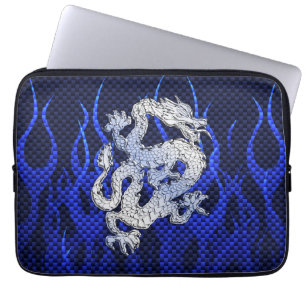 Blauwe drakenchroom zoals koolstofvezelvlammen laptop sleeve