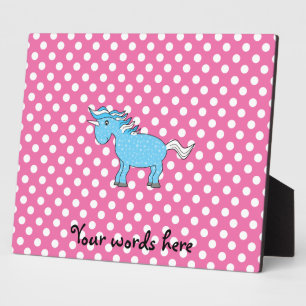 Blauwe eenhoorn op roze polkadots fotoplaat