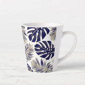 Blauwe en goudbladeren van de marine en monogram latte mok (Rechts)
