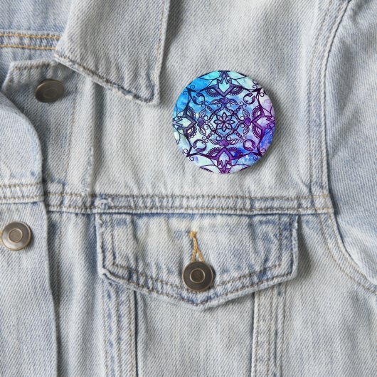 Blauwe en Paarse Abstracte Mandala Button (In situ)