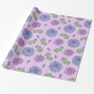 Blauwe en paarse bloemen op lavendel cadeaupapier