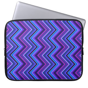 Blauwe en paarse zigzagstroken laptop sleeve