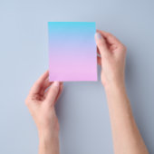 Blauwe en roze gradiëntachtergrond flyer (Hand)