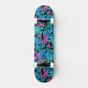 Blauwe en roze tropische bladeren skateboard