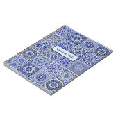 Blauwe en witte decoratieve Tegels - Jouw tekst Notitieboek (Linkerzijde)