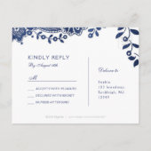 Blauwe en witte elegante kant bruiloft RSVP Uitnodiging Briefkaart (Achterkant)
