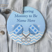 Blauwe en witte gepersonaliseerde mammie om Button (In situ)