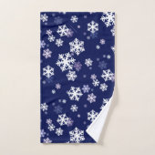 Blauwe en witte sneeuwvlokken op donkerblauwe gron bad handdoek (Handdoek)