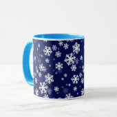 Blauwe en witte sneeuwvlokken op donkerblauwe gron mok (Voorkant links)