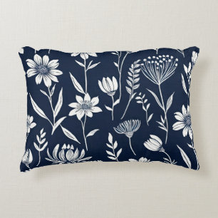 blauwe en witte wilde bloemen - blokdruk-stijl accent kussen