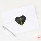 Blauwe en zwarte Dragonfly op groen en rood gras Hart Sticker (Envelop)