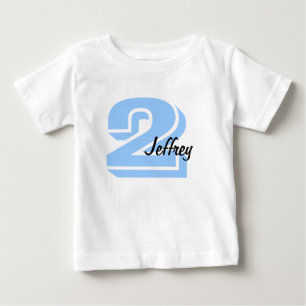 Blauwe en zwarte naam en oude T-shirt
