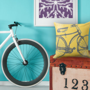 Blauwe fiets op gele piloot kussen