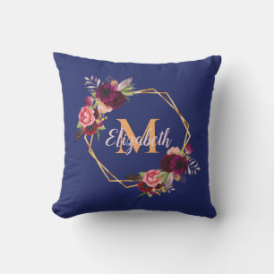 Blauwe floralen met goudmonogram buitenkussen