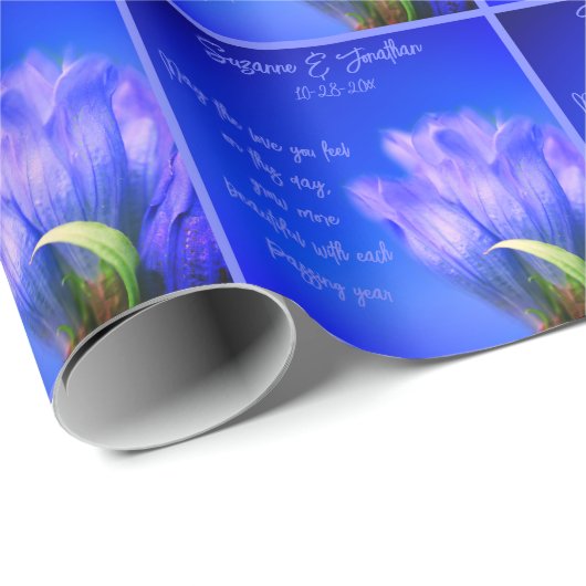 Blauwe Gentian Bloem Bruiloft Gepersonaliseerd Cadeaupapier (Rol Hoek)