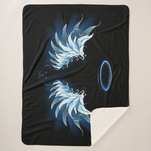 Blauwe Ggloed Angel Wings op zwarte achtergrond Sherpa Deken (Voorkant)