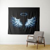 Blauwe Ggloed Angel Wings op zwarte achtergrond Wandkleed (In Situ (horizontaal))