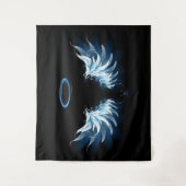 Blauwe Ggloed Angel Wings op zwarte achtergrond Wandkleed (Voorkant)