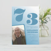 Blauwe gradiënt 73e verjaardag uitnodigingen Manne (Staand voorkant)