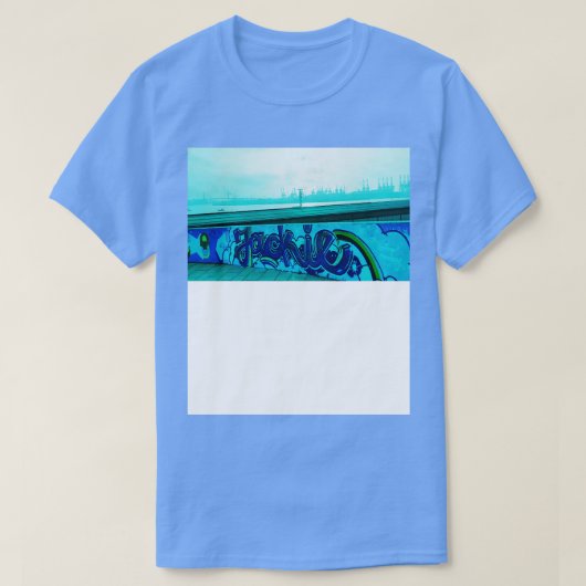 Blauwe Graffiti voor de haven van Hamburg met kran T-shirt (Design voorkant)