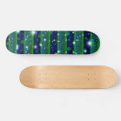 Blauwe groene strepen met sterren en regendruppels skateboard (Horizontaal)