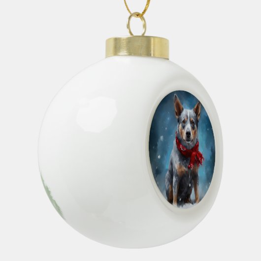 Blauwe heler hond in sneeuw Kerstmis Keramische Bal Ornament (Links)