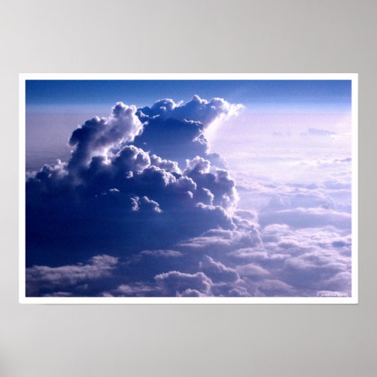 Blauwe hemel door wolken poster (Voorkant)